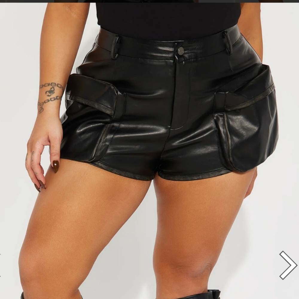 Fashion Nova black Ready to ride fauxleather Cargo Shorts HighWaist size X Large